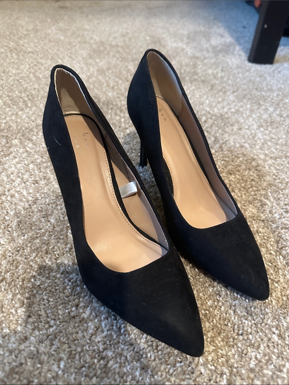 Classic Black Pointed-Toe Women's Pumps